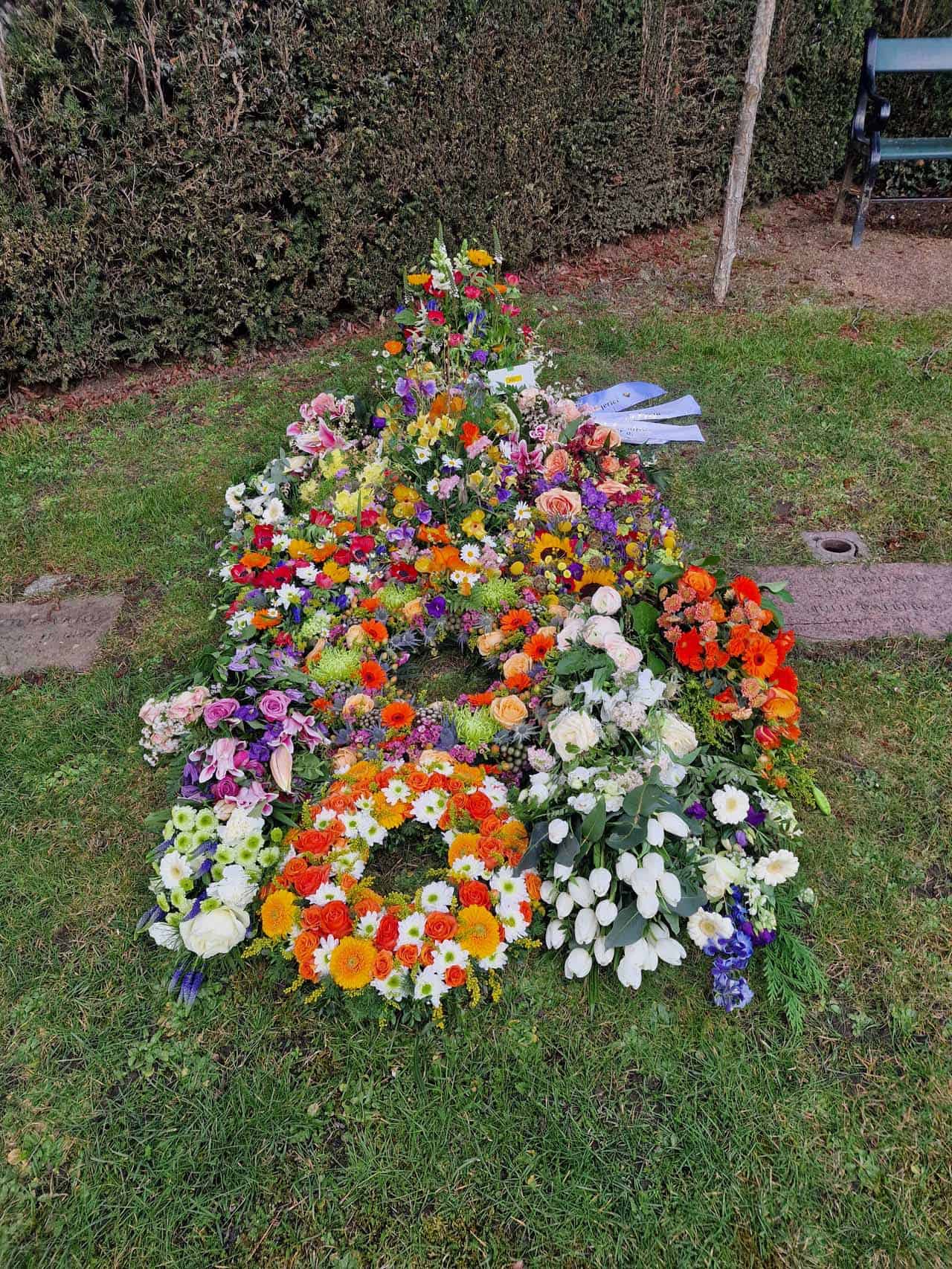Bedemand i Brøndby udfører flot arrangment af blomster